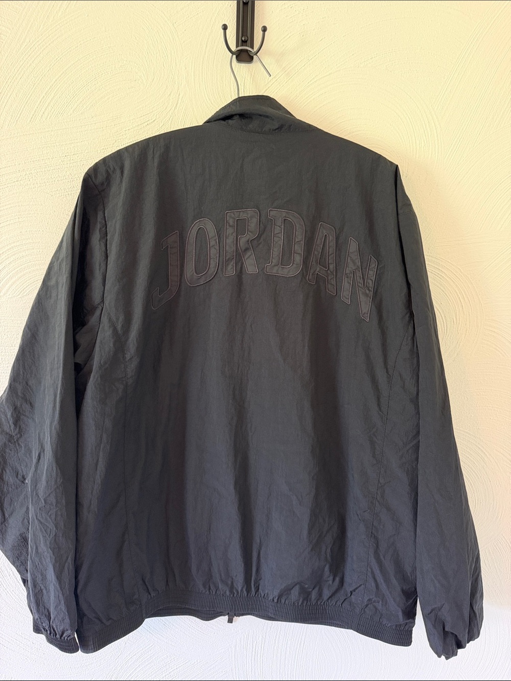 Nike Air Jordan Nylon Mens Windbreaker Jacket Black. Size Large.